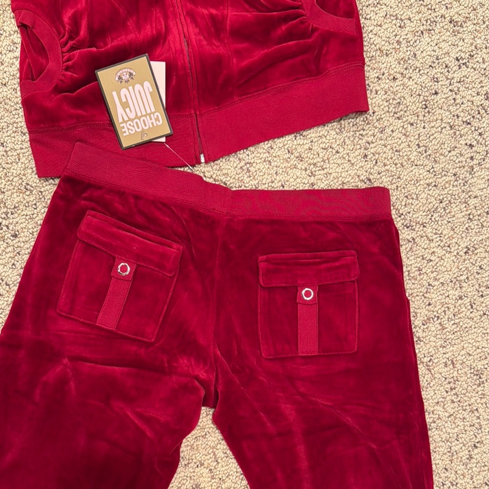 Juicy Couture Women's Red Velour Short Sleeve Hoodie Set Top XL Bottom L - Picture 7 of 7